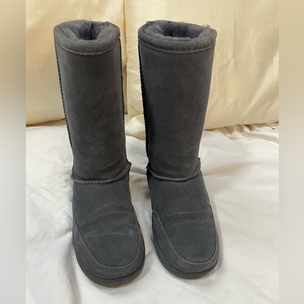 Bearpaw Women's boots size 6